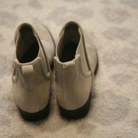 Isaac Mizrahi Live Women's Gloria Chelsea Boots, Size 6, Gray - Picture 3 of 4